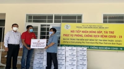 Hội Doanh nhân trẻ Việt Nam tổ chức trao máy thở, vật tư thiết bị y tế hỗ trợ chống dịch