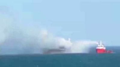 Tàu Yong Shun của Trung Quốc cháy lớn trên biển Vũng Tàu