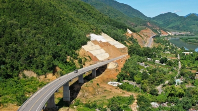 Cao tốc La Sơn - Tuý Loan: 'Nước rút' thi công, phấn đấu thông xe  trong tháng 6/2020