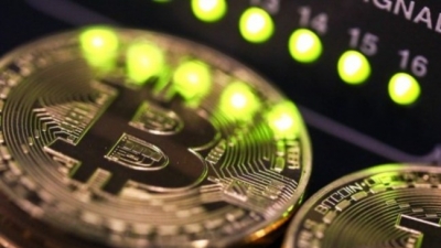 Bitcoin tăng 25% trong chưa đầy 48 giờ, xác lập mức giá kỷ lục 15.000 USD