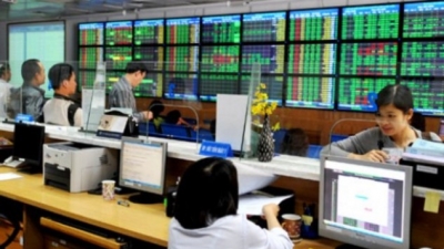 Cổ phiếu ngân hàng đảo chiều tăng, VN-Index tiến sát mốc 800
