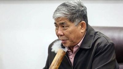 Đại gia 'điếu cày' Lê Thanh Thản ra hầu tòa, ông Lê Thái Sâm rời FLC