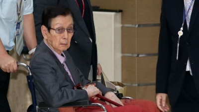 Nhà sáng lập 95 tuổi của Lotte bị kết án tù