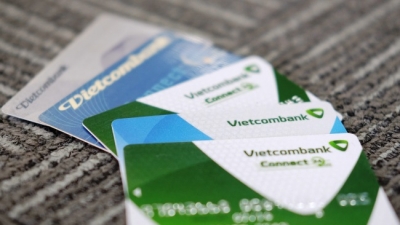 Bị khách hàng tố đường dây nóng quá 'nguội', Vietcombank nói gì?