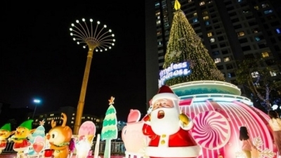 61 trung tâm thương mại Vincom rực rỡ đón giáng sinh sớm