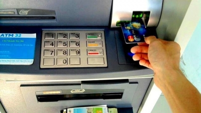 Đề xuất tăng phí chia sẻ giao dịch rút tiền ATM lên 8.800 đồng từ ngày 1/8