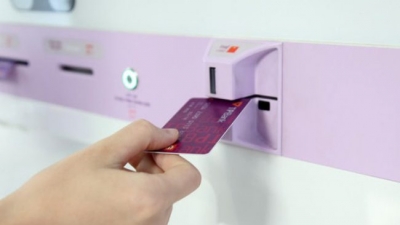 Ngân hàng Việt đầu tiên cho phép khách hàng nhận thẻ ATM vài phút ngay sau khi đăng ký