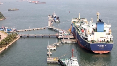 Số thu thuế của hải quan tăng chủ yếu là do xăng dầu nhập khẩu