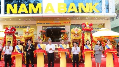 Khai trương trụ sở mới, Nam A Bank Ninh Thuận tặng 5.000 phần quà cho khách hàng