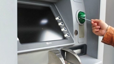 NHNN ra công điện khẩn khi lượng giao dịch rút tiền qua ATM tăng trên 200%