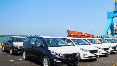 THACO xuất khẩu 40 xe du lịch Kia Grand Carnival sang Thái Lan