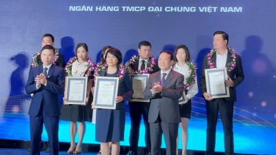 PVcomBank lọt Top 500 doanh nghiệp tăng trưởng nhanh nhất Việt Nam năm 2021