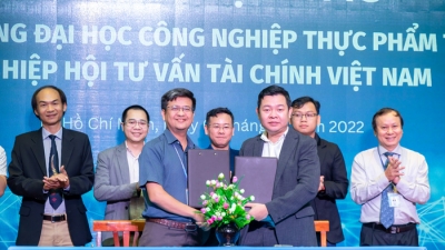 HUFI hợp tác đào tạo cùng Hiệp hội Tư vấn Tài chính Việt Nam