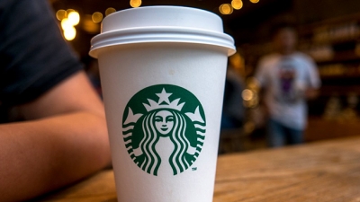 Vì sao Starbucks luôn cố tình viết sai tên khách hàng trên vỏ cốc?