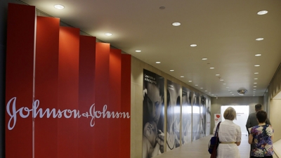 Johnson & Johnson chi 4,3 tỷ USD để mua lại mảng chăm sóc thị lực của Abbott