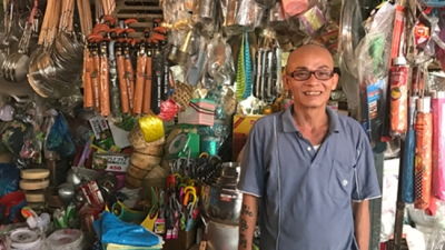 Người Việt chi tiền tỷ để buôn bán trong chợ ở Viêng Chăn