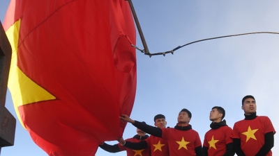U23 Việt Nam rước đuốc, thượng cờ trên nóc nhà Đông Dương