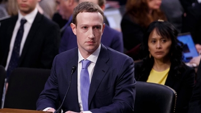 10 giờ trên 'ghế nóng' của CEO Facebook Mark Zuckerberg