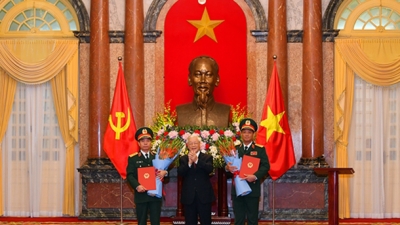 Hai Trung tướng Trần Quang Phương và Đỗ Căn được thăng hàm Thượng tướng