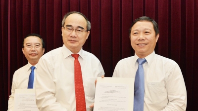Nhân sự tuần qua: TP. HCM có tân Phó chủ tịch UBND TP, nguyên Phó chủ tịch tỉnh Đắk Nông làm Phó Chủ nhiệm VPCP