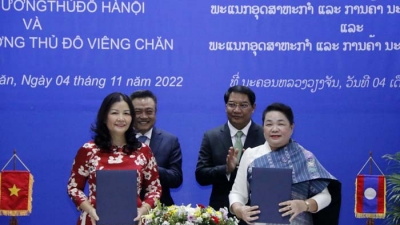 Hà Nội ký kết ghi nhớ hợp tác đầu tiên trong lĩnh vực công nghiệp và thương mại với Viêng Chăn