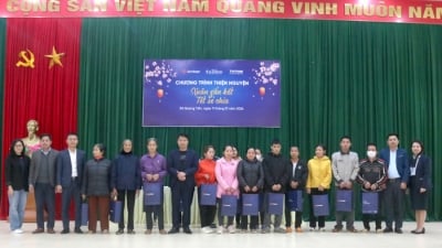 Tập đoàn Amber và VietnamFinance trao quà tết cho hộ nghèo xã Quang Tiến, TP.Hoà Bình