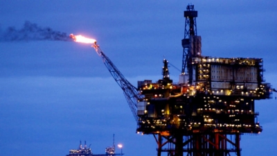 Giá dầu tăng đột biến do đồng USD giảm mạnh