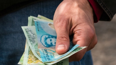 Chính phủ New Zealand cân nhắc việc chia tiền hàng tháng cho người dân 