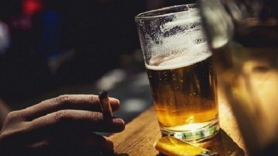 Kiến nghị tăng thuế rượu bia, thuốc lá để giảm gánh nặng bệnh tật