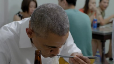 Obama ăn bún chả Hà Nội: 'Ngon chết đi được, thật tuyệt vời!'