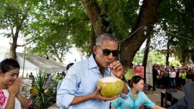Những bức ảnh ấn tượng nhất của Obama trong năm cuối tại Nhà Trắng