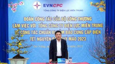 Bộ trưởng Bộ Công Thương: Đảm bảo điện an toàn liên tục cho miền Trung đón Tết