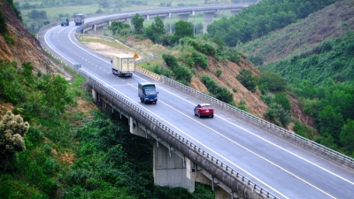Những bất cập gây nguy hiểm trên tuyến cao tốc 11.500 tỷ La Sơn - Túy Loan