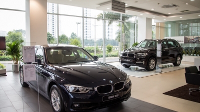 BMW giảm giá hàng loạt, 'khai chiến' với Mercedes Việt Nam?