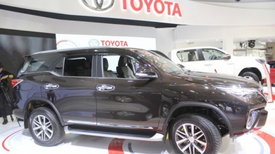 Toyota nhập ô tô không tham gia giao thông, Hải quan bối rối!