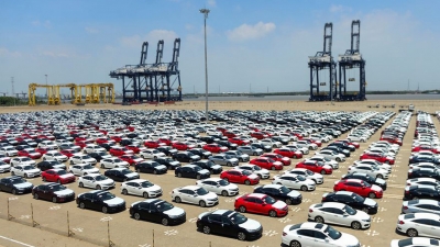 Ô tô nhập khẩu ‘ồ ạt’ về nước, thị trường ô tô Việt khởi sắc trở lại