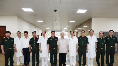 Tổng bí thư Nguyễn Phú Trọng thăm 2 nguyên lãnh đạo cấp cao Đỗ Mười và Lê Đức Anh