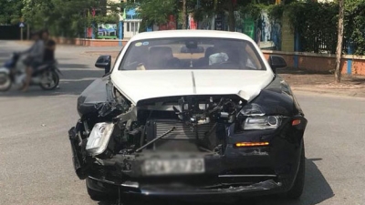 Rolls-Royce Wraith 'toác đầu' trên phố Hà Nội sang trọng đến mức nào?