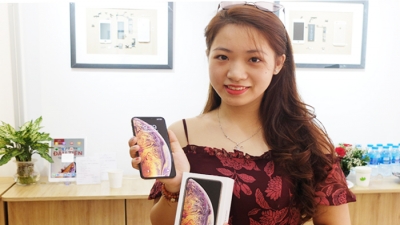 'Đập hộp' iPhone XS Max đầu tiên về Việt Nam, giá 45,5 triệu đồng