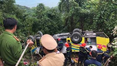 Xe khách rơi xuống vực tại đèo Hải Vân, 23 sinh viên trường cao đẳng gặp nạn