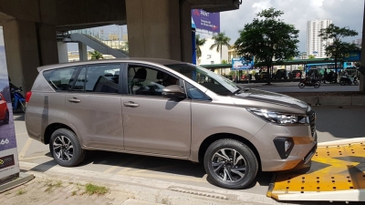 Toyota Innova mới xuất hiện tại đại lý ở Hà Nội, sẵn sàng đến tay người dùng