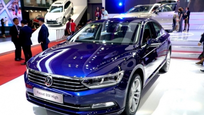 Cạnh tranh Toyota Camry, Volkswagen Passat BlueMotion High giảm 200 triệu đồng