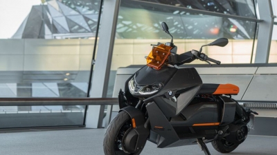 Xe điện BMW Motorrad CE04 2021 ra mắt, chạy được 130km sau một lần sạc