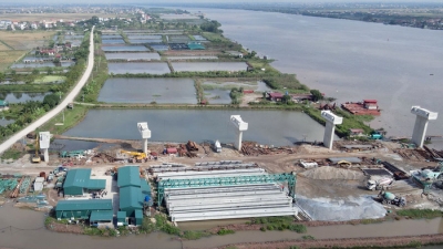 'Soi' tiến độ cầu vượt sông Đáy nối Ninh Bình - Nam Định