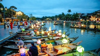 Doanh thu du lịch Hà Nội tăng 3,9 lần, Khánh Hoà tăng 3,3 lần