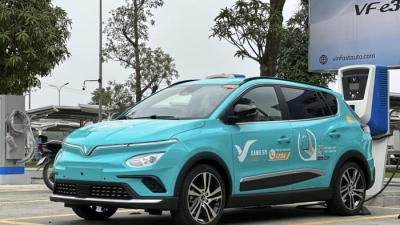 So sánh giá cước taxi điện VinFast so với taxi truyền thống