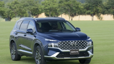 Hyundai Santa Fe giảm giá 100 triệu đồng trước sức ép từ Ford Everest