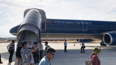 Vụ máy bay Vietnam Airlines hạ cánh nhầm đường băng: Thu bằng lái 2 phi công