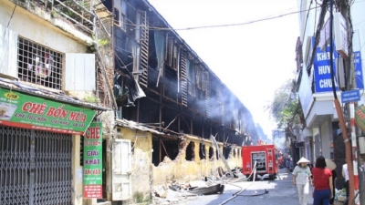 Vụ cháy nhà máy Rạng Đông: Khẳng định an toàn sao phải tẩy độc!
