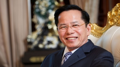 Ông chủ sân golf Lê Văn Kiểm và vợ ủng hộ 20 tỷ đồng chống dịch Covid-19 và hạn mặn